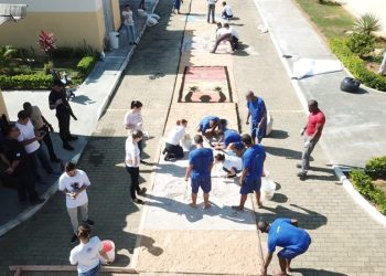 Internos produzem tapetes de Corpus Christi em unidade prisional de Linhares