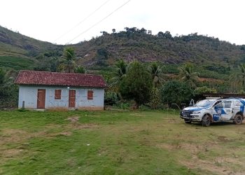 Corpo de homem é encontrado queimado e com marcas de facadas em quintal de casa na zona rural de Rio Bananal