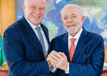 Casagrande recebe Lula em Linhares para anúncio de pagamentos a pescadores e agricultores