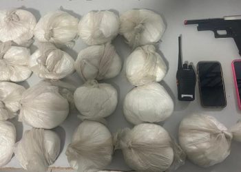 VÍDEO – Jovem que completa 19 anos no domingo (31), é preso com mais de 16 quilos de cocaína em Linhares