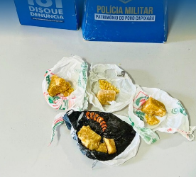 Polícia apreende sacola com crack no bairro Aviso, em Linhares e suspeito tentou fugir