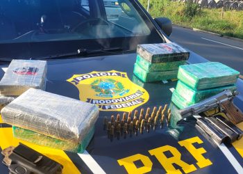 VÍDEO – PRF apreende mais de 10 kg de cocaína e arma de fogo na BR 101, norte do ES