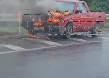 VÍDEO – Saveiro pega fogo na BR 101, nesta segunda-feira (24)