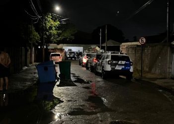 VÍDEO – Perseguição policial termina com carro abandonado em UBS do Canivete, em Linhares