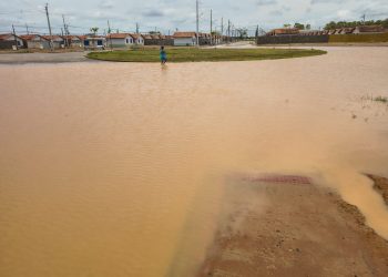 Chuva alaga residenciais do ‘Minha Casa, Minha Vida’, em Linhares