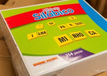 Prefeitura de Linhares investe em novos materiais didáticos para fortalecer o aprendizado nas escolas em 2026