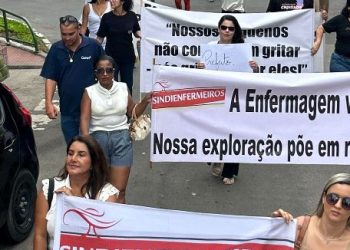 VÍDEOS – Passeata reúne profissionais da enfermagem, professores e pais por melhorias em Linhares