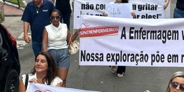 VÍDEOS – Passeata reúne profissionais da enfermagem, professores e pais por melhorias em Linhares