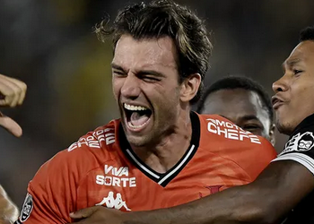 Léo Jardim brilha e coloca o Vasco na final da Copa do Brasil