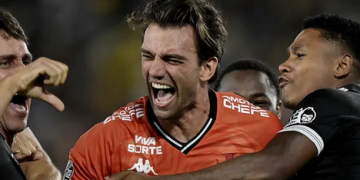 Léo Jardim brilha e coloca o Vasco na final da Copa do Brasil