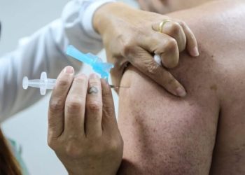 Vacina que custa até R$ 1,5 mil na rede privada será distribuída de graça pelo SUS; ES vai receber 13,9 mil doses