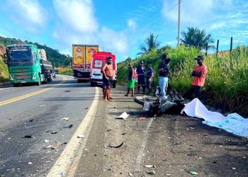 Foragido da Justiça de Linhares morre em colisão de moto com caminhão na BR-101, em Itabela (BA)