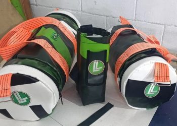 Projeto de ressocialização transforma lonas descartadas em bolsas e ecobags em unidade prisional de Linhares