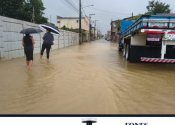 Chuva transforma ruas de Bebedouro em rios e alaga casas na manhã desta quarta-feira em Linhares