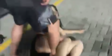 VÍDEO – Soldado é preso após agredir companheira, que também é soldado e atacar colegas em estacionamento