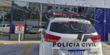 Tragédia pai e filho são mortos a facadas; arma ficou cravada na cabeça de uma das vítimas