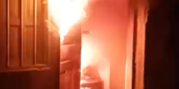 VÍDEO – Morador é salvo em meio a incêndio em residência na cidade de Linhares