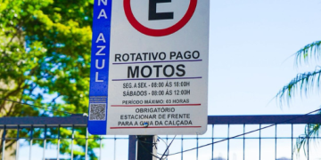 Linhares muda estacionamento e levanta dúvida: como será fiscalizada a placa das motos virada para a calçada?