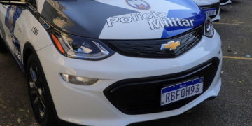 Duas pessoas ficam feridas após carro e motocicleta colidirem, em Nova Venécia