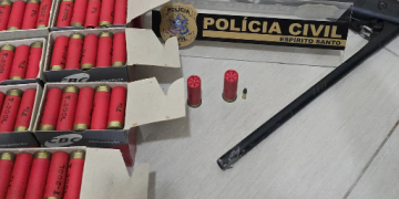 VÍDEO – Homem com mais de 200 munições e arma de fogo é preso em flagrante e liberado após pagar R$ 4 mil de fiança em Linhares
