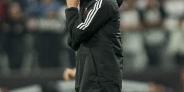 Após classificação contra o Madureira, Filipe Luís é demitido do Flamengo