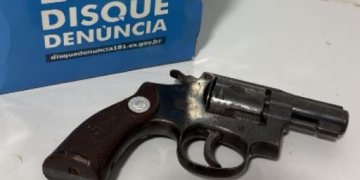 Polícia apreende revólver e munições após suspeito fugir durante patrulhamento em Linhares