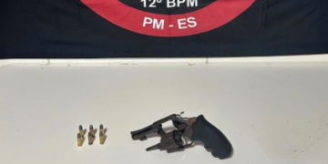 Força Tática prende homem com revólver e munições no bairro Aviso, em Linhares